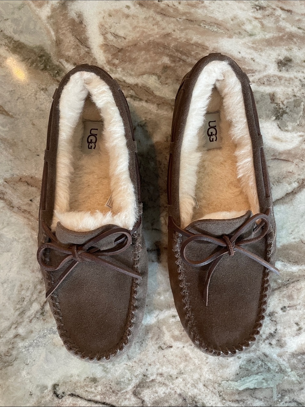 UGG Dakota Slipper Sherpa Lined Brown Loafer Shoe Size 9 - Picture 2 of 8
